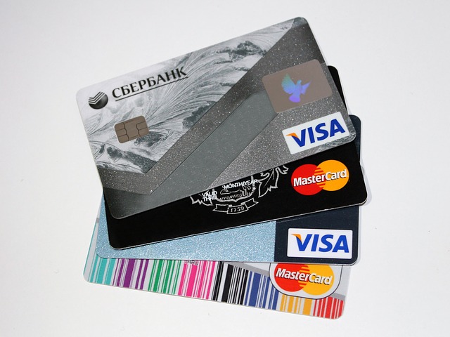credit-card-2439141_640